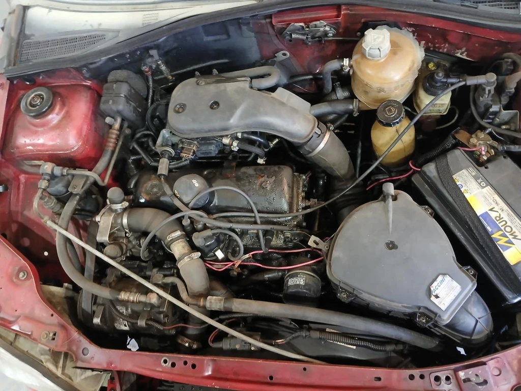 Renault Clio RT 1998 Vermelho em Porto Feliz - São Paulo