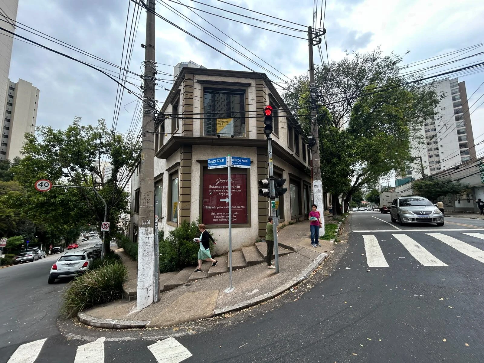 Prédio Comercial com Terreno e Estacionamento em Santana/SP em São Paulo