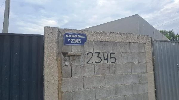 Casa de 36m² privativos e 102m² de terreno em Queimados - Rio de Janeiro