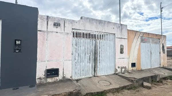 Casa com 2 Quartos em Iacu/BA em Iacu - Bahia