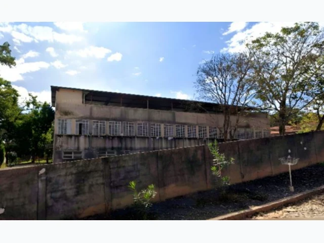Prédio Comercial no Centro em Iguatama/MG em Iguatama - Minas Gerais