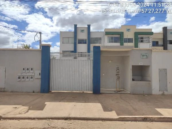 Apartamento em condomínio com entrada pela Rua e vaga de garagem