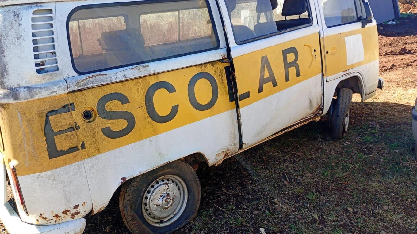 Volkswagen Kombi Kombi Escolar 2005 Branca em Palmas - Paraná