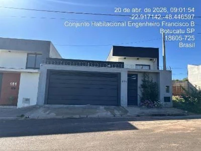 Casa com área construída e terreno em Botucatu/SP em Botucatu - São Paulo