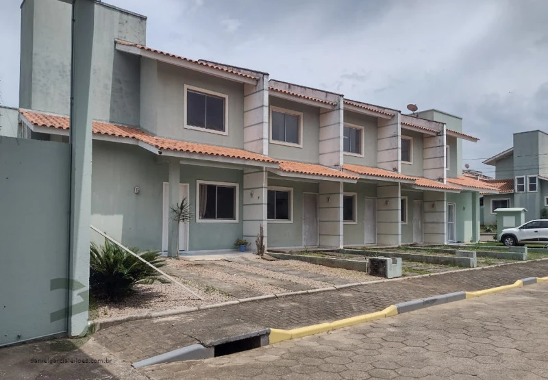 Casa com Casa Geminada em Içara/SC em Içara - Santa Catarina