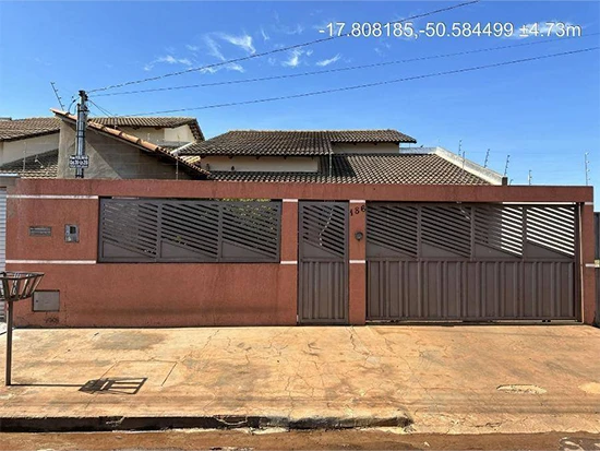 Casa em Santa Helena de Goiás/GO em Santa Helena De Goiás - Goiás