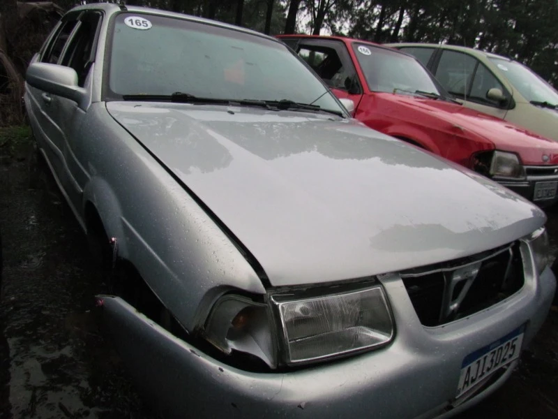 Volkswagen Santana 2.0 2000 Prata Gasolina em Caxias Do Sul - Rio Grande do Sul