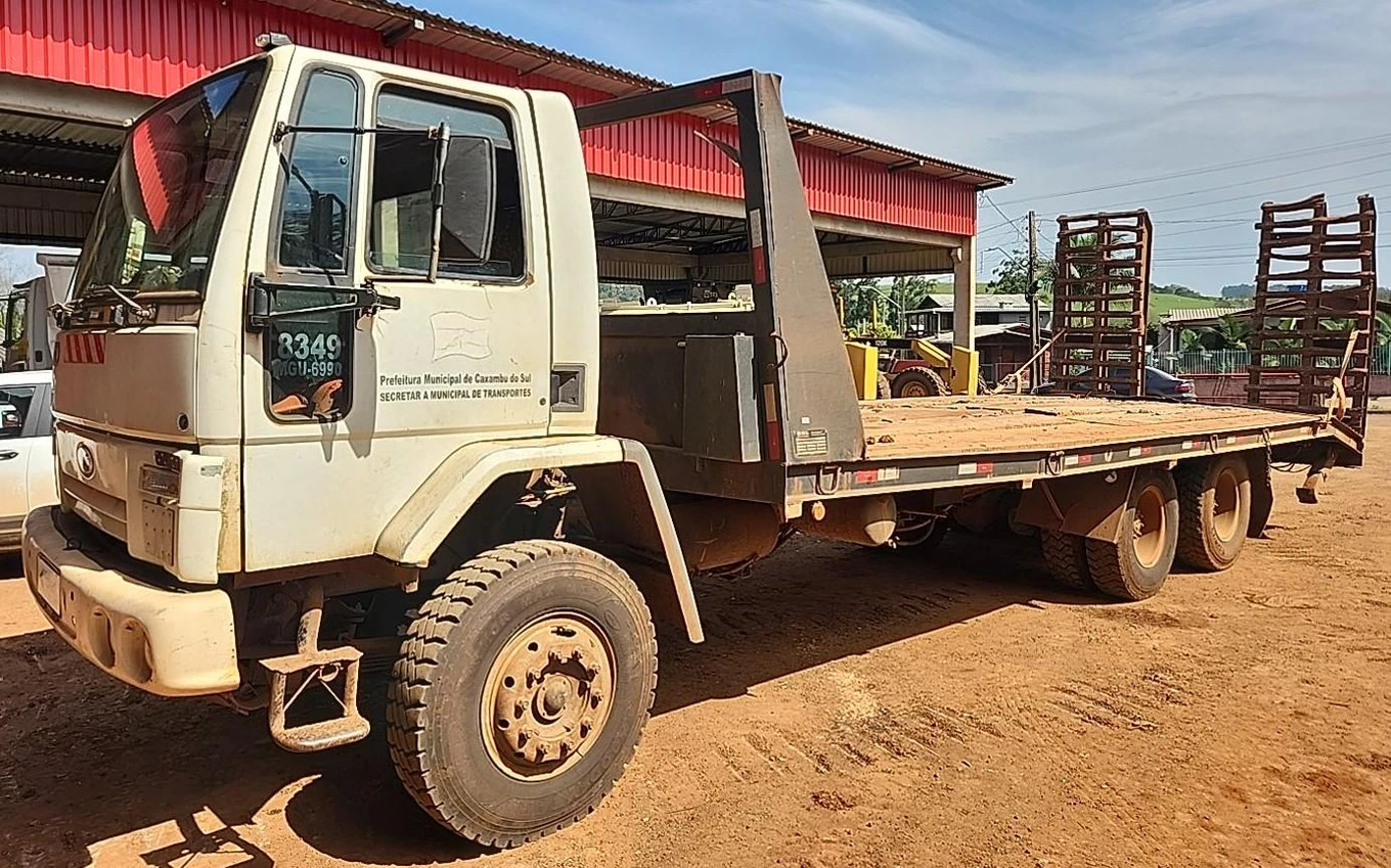 Ford Cargo 2626 2626 6x4 2004 em Caxambu Do Sul - Santa Catarina