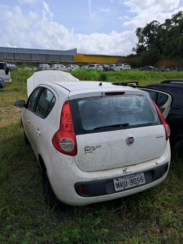 Fiat Palio Attract 1.0 2014 em Blumenau - Santa Catarina