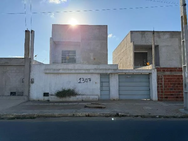 Casa com 4 Quartos em Vitória da Conquista/BA em Vitoria Da Conquista - Bahia