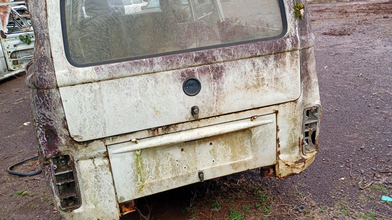Volkswagen Kombi 1997 Sucata em Palmas - Paraná