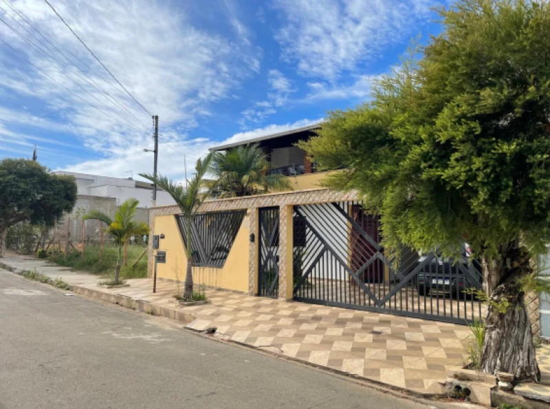 Casa com 3 Quartos em Pouso Alegre/MG em Pouso Alegre - Minas Gerais