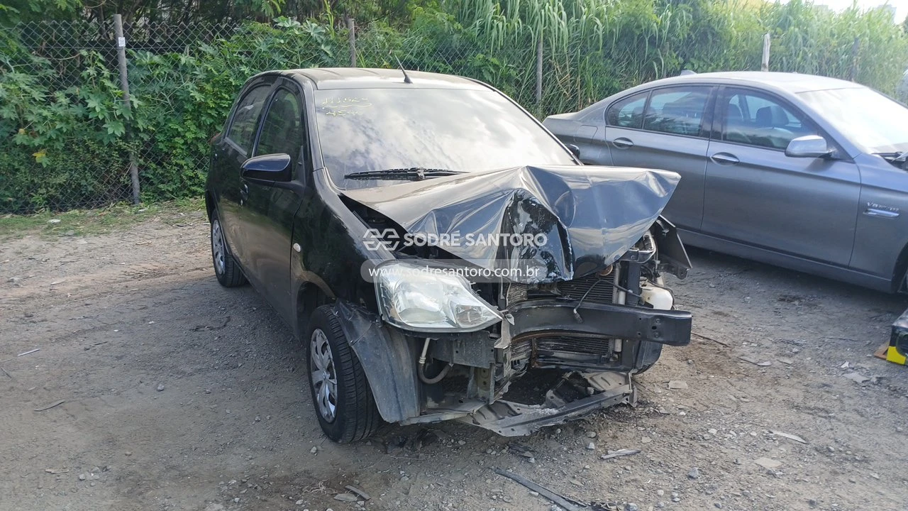 Toyota Etios X 2014 2015 4x2 Manual em Guarulhos - São Paulo