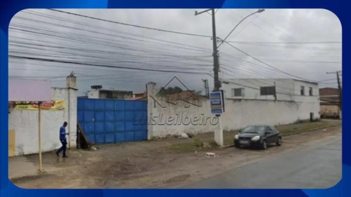 Terreno na Praça Graciliano de Freitas em Alagoinhas/BA em Alagoinhas - Bahia
