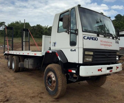 Ford Cargo Cargo 2422 2000 em Jardinópolis - Santa Catarina