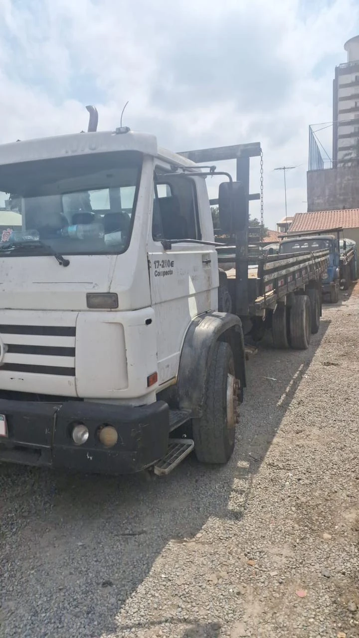 Volkswagen 17.250 E 2011 6x4 Diesel em São Paulo