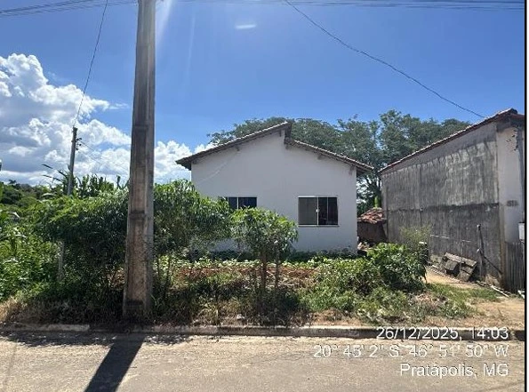 Casa com 2 Quartos no Centro de Pratapolis/MG em Pratapolis - Minas Gerais