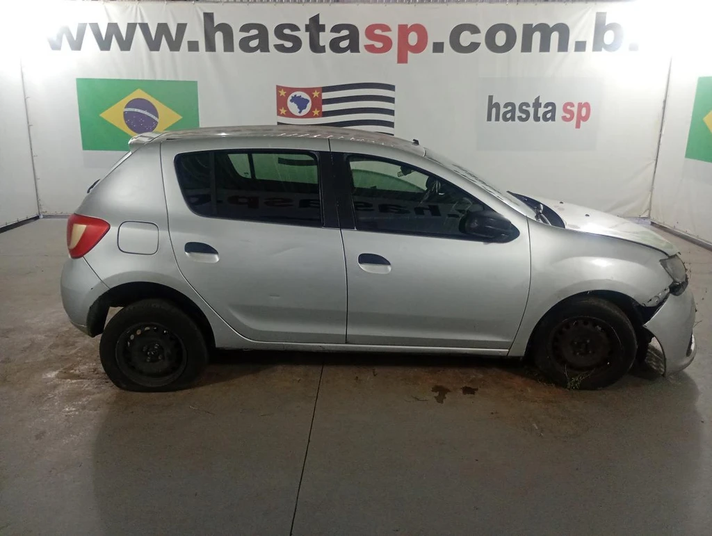 Renault Sandero Auth 10 2016 2017 Prata em Casa Branca - São Paulo