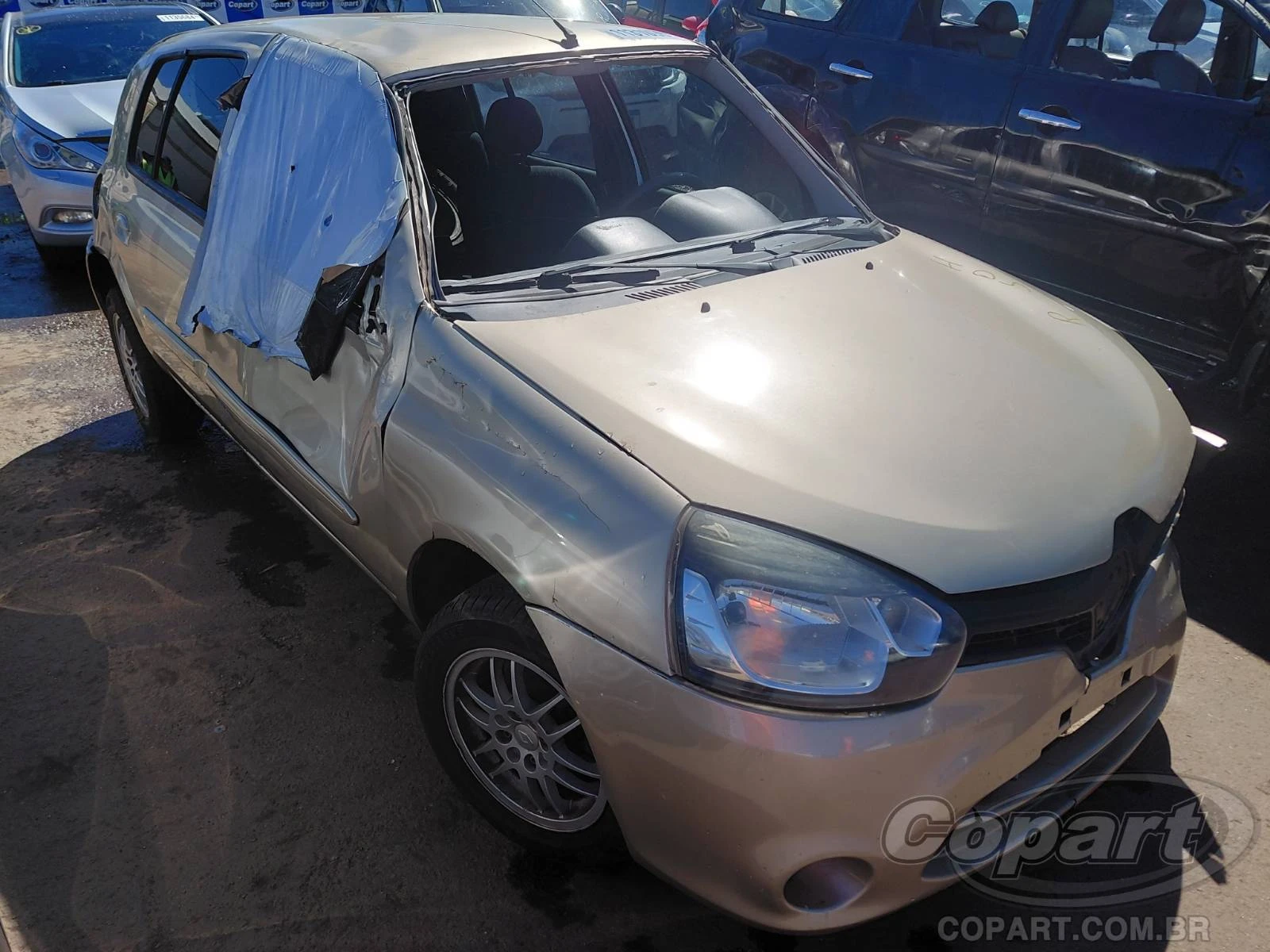 Renault Clio Expression 2015 1.0 16V Hi-Power em Aparecida De Goiânia - Goiás