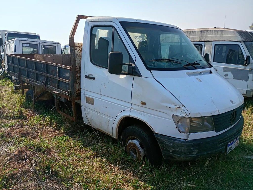 Mercedes-Benz Sprinter 412D 2000 2001 Branca em Casa Branca - São Paulo