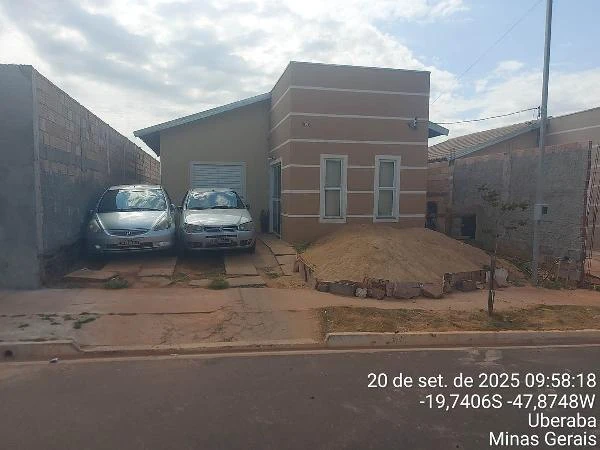 Casa com 2 Quartos e 2 Vagas em Uberaba/MG em Uberaba - Minas Gerais