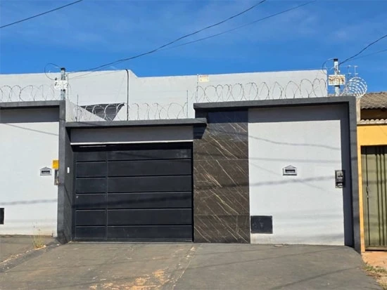 Casa com 126m² privativa e 50% de fração ideal em Trindade/GO em Trindade - Goiás