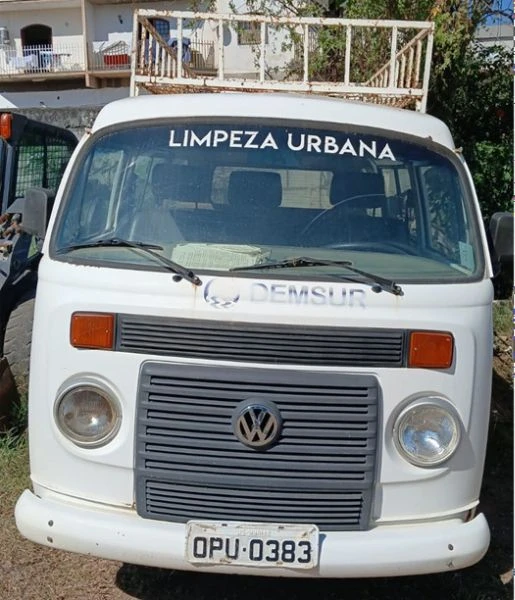 Volkswagen Kombi Kombi 2013/2014 Gasolina 9 Lugares em Muriaé - Minas Gerais