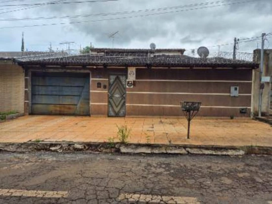 Casa com 4 Vagas em Goiânia/GO em Goiânia - Goiás