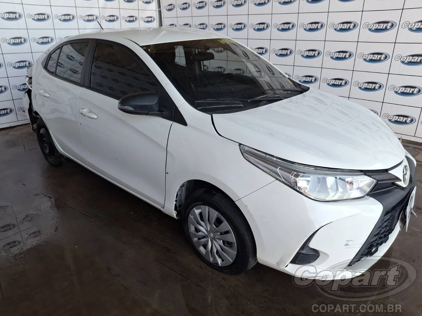 Toyota Yaris Seda Seda XL 2024 1.5 16V Dual VVT-i Automático em Candeias - Bahia