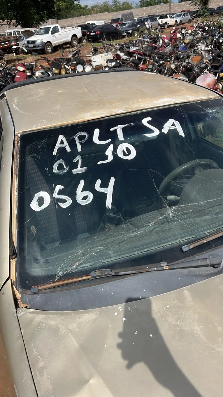 Volkswagen Saveiro 1.8 2000/2001 Bege em Campo Grande - Mato Grosso do Sul