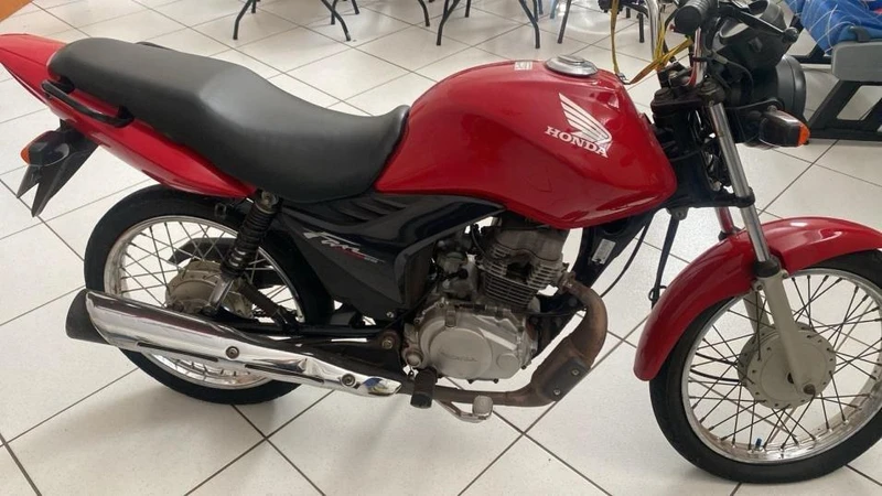 Honda CG 125 Fan ES Fan ES 2013 125cc em Tapejara - Paraná