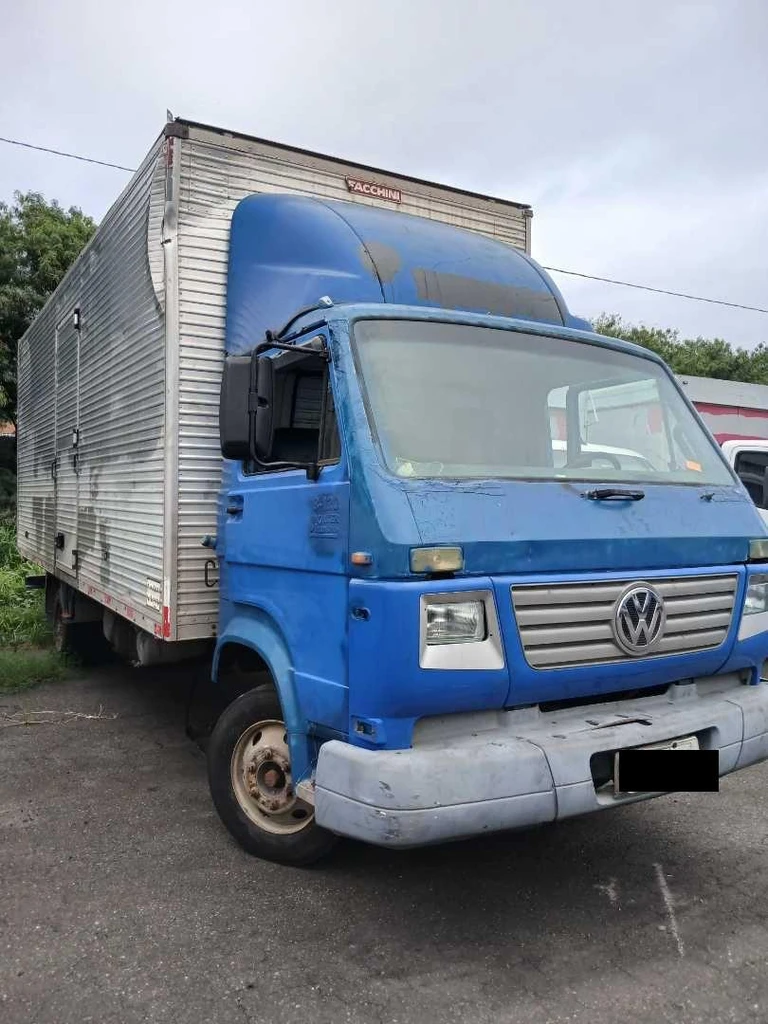 Volkswagen 8.120 Euro3 2010/2011 4x2 Diesel Manual em Rio De Janeiro - Rio de Janeiro