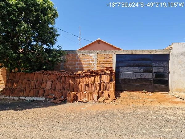 Casa com 2 Quartos em Buriti Alegre/GO em Buriti Alegre - Goiás
