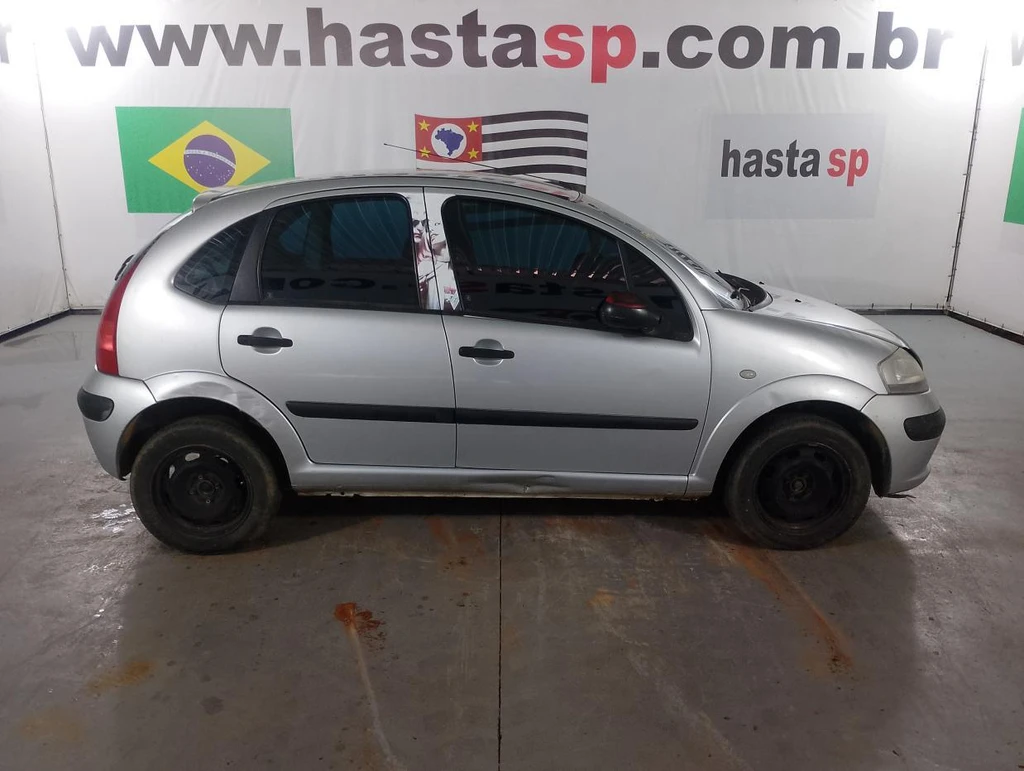 Citroën C3 GLX 1.4 Flex 2005/2006 Prata em Casa Branca - São Paulo