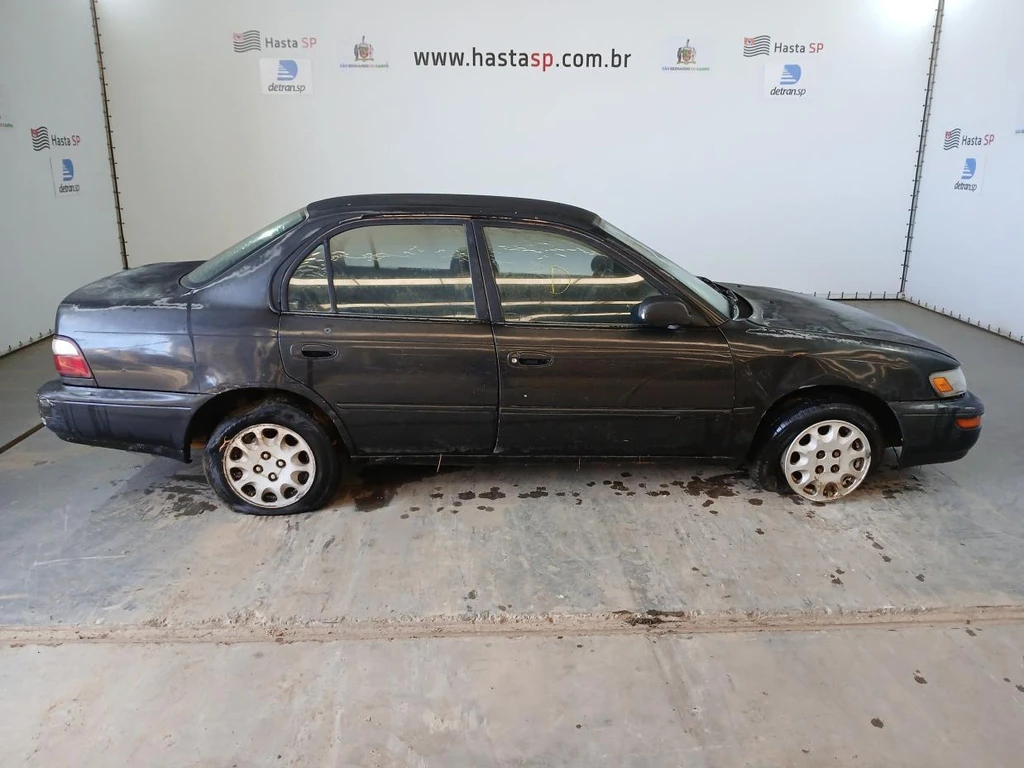 Toyota Corolla LE 1996 em Porto Feliz - São Paulo