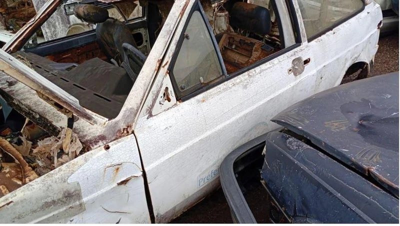 Volkswagen Gol Sucata Branco em Palmas - Paraná