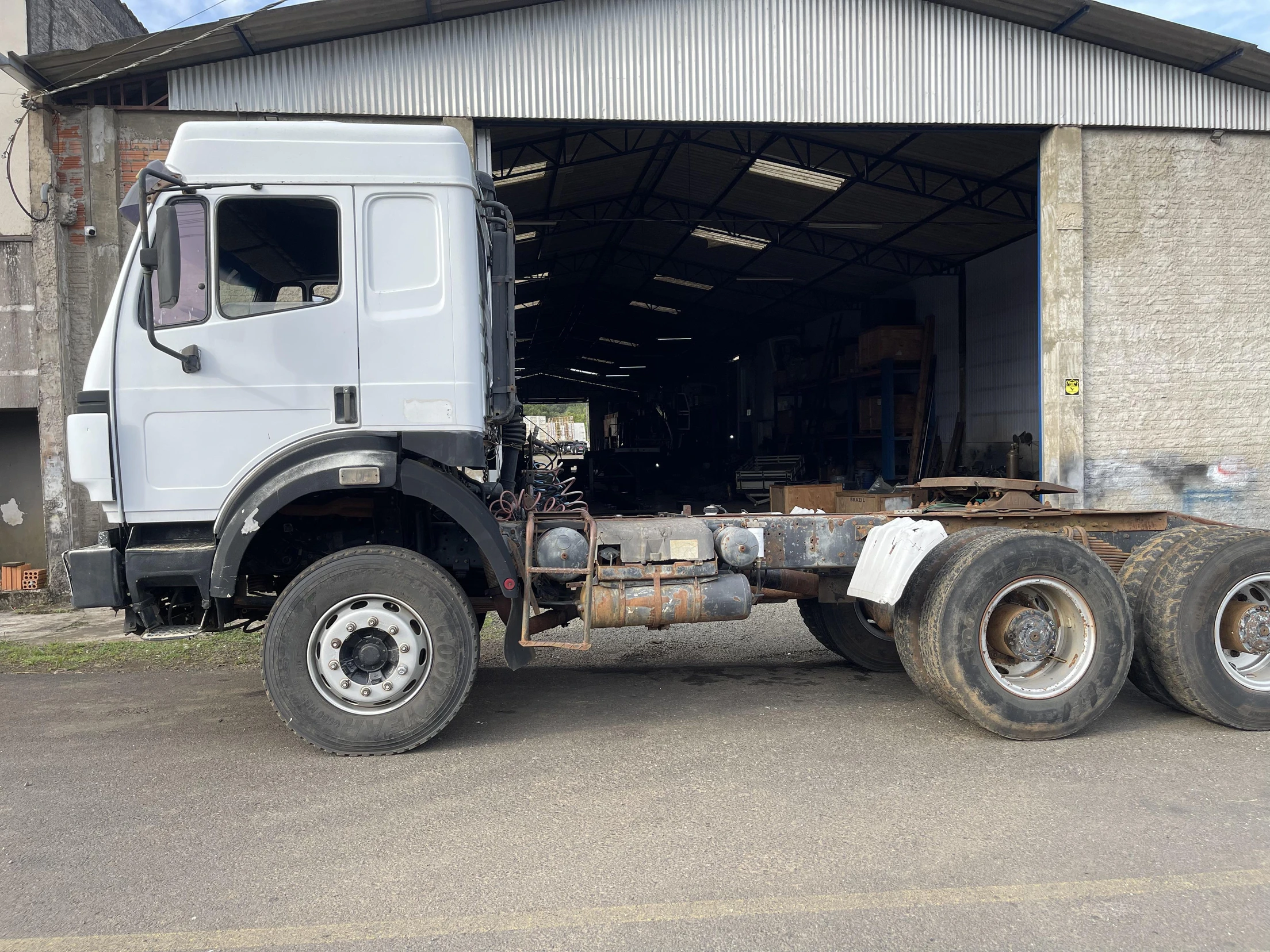 Mercedes Benz 2638 2638 1996 1997 Diesel Manual 6x4 com Três Eixos em ...