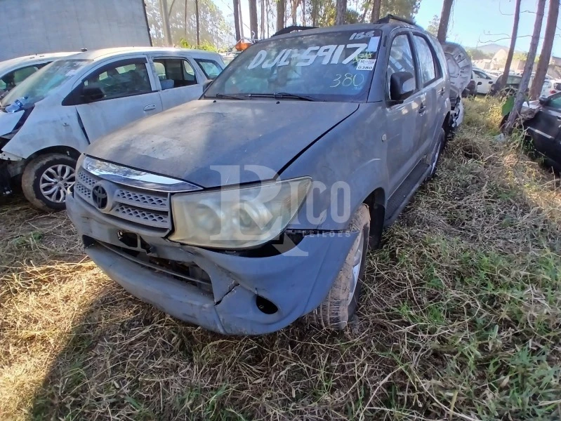 Toyota Hilux SW4 SR 4x2 em Mogi Das Cruzes - São Paulo