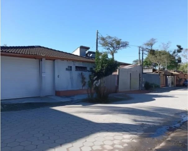Casa com 2 Vagas em São Sebastião/SP em São Sebastião - São Paulo