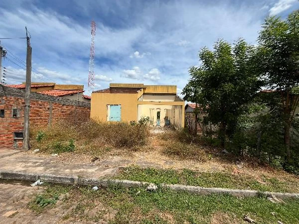 Casa de 77m² com 2 Quartos e 2 Vagas em Piracuruca - Piauí