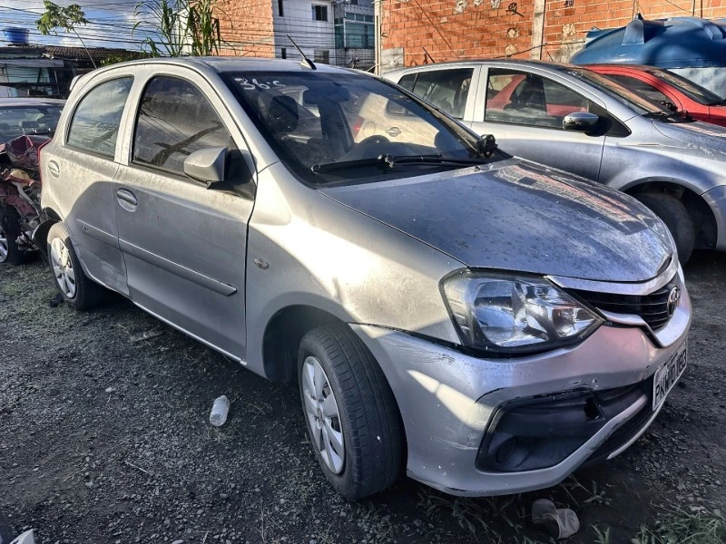 Toyota Etios Hb X Hb X 1.3 Manual em Salvador - Bahia