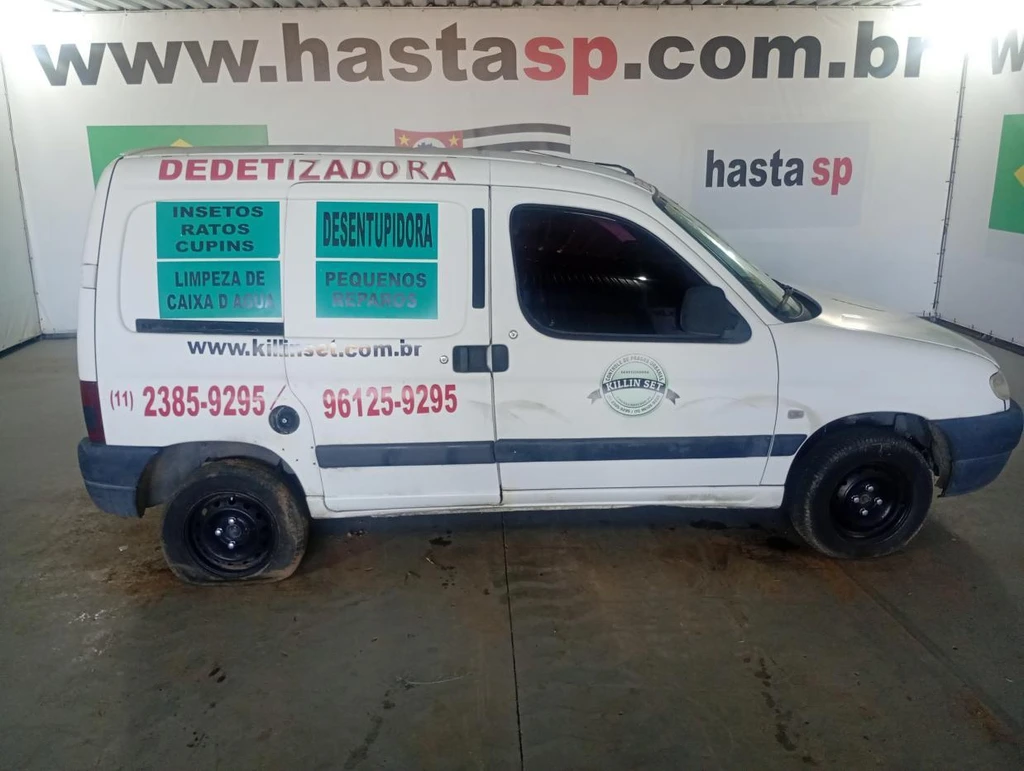 Peugeot Partner Furgão 1999/2000 Branca em Casa Branca - São Paulo