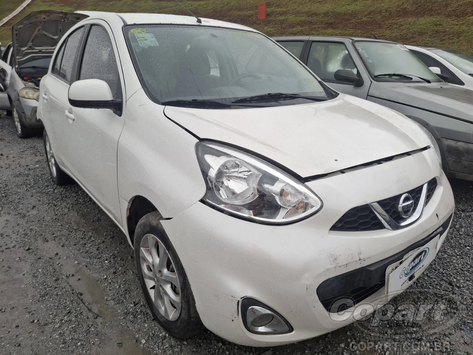 Nissan March SV 2016 1.0 em Itaquaquecetuba - São Paulo
