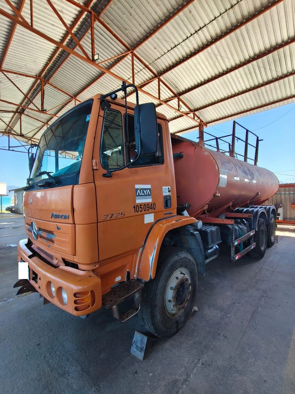 Mercedes-Benz Atron 2729 2729 K 6x4 2013 em Caraguatatuba - São Paulo