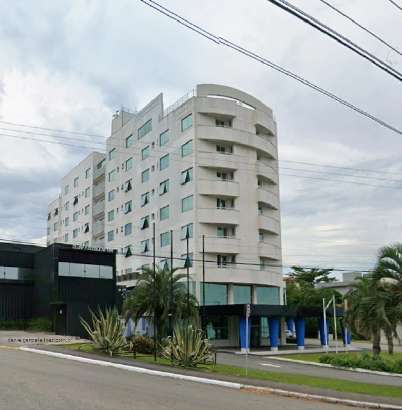 Edifício fachada moderna em área urbana em São José - Santa Catarina