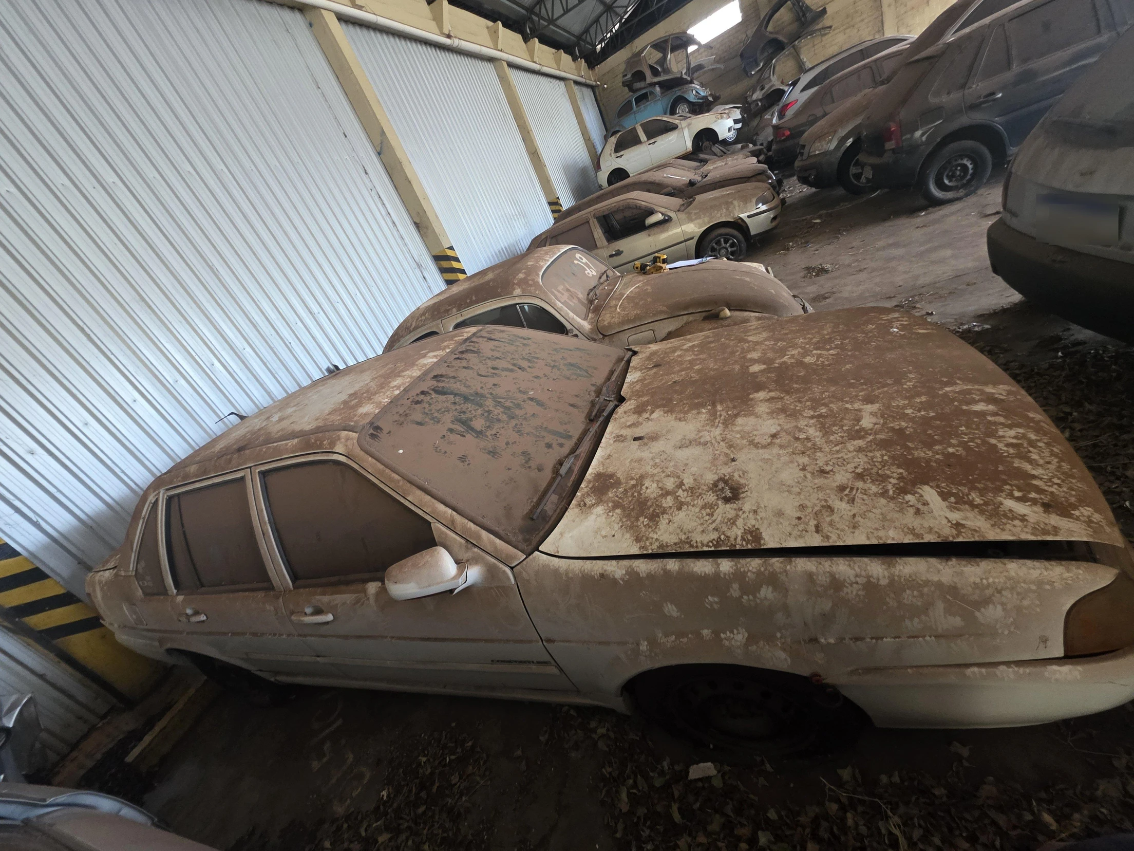 Volkswagen Santana Branca SUCATA Grande Monta em Umuarama - Paraná