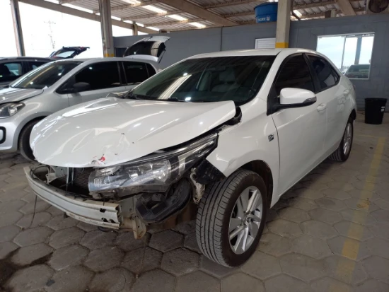 Toyota Corolla GLI18 CVT 2015 2016 Gas Automático em Tijucas - Santa Catarina