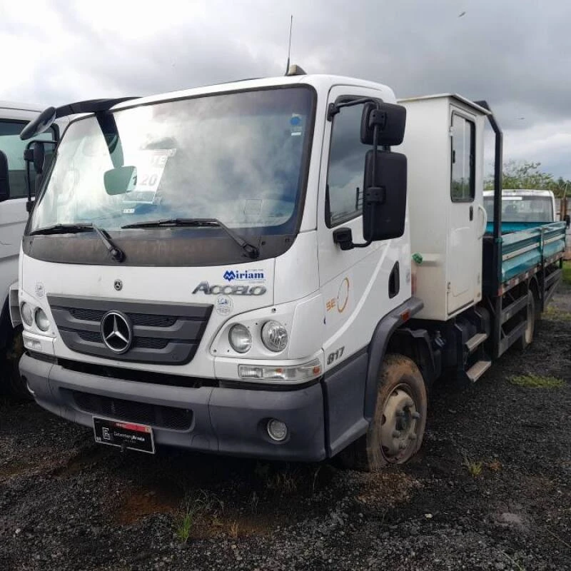 Mercedes-Benz Accelo 817 2023/2024 4x2 em Candeias - Bahia