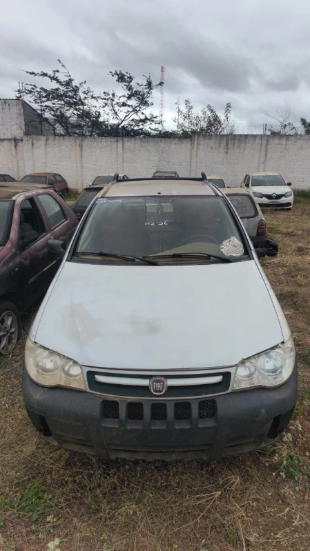 Fiat Strada Fire 2011 Prata Sucata em Irecê - Bahia