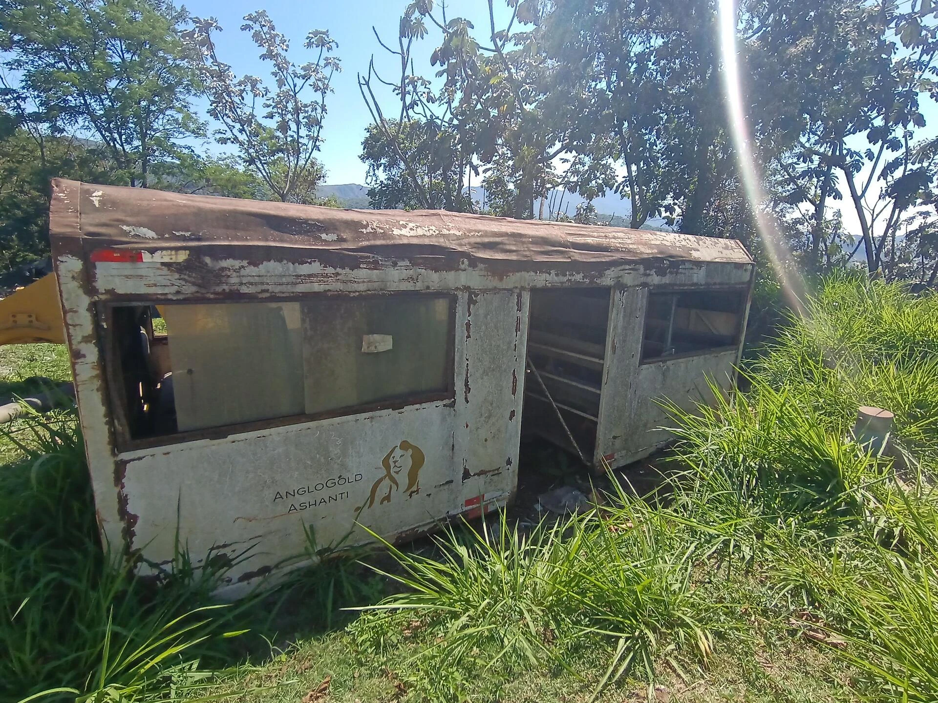 Outro LOTE DE 02 CONCHAS REFORMADAS E SUCATA DE FERRO em Cuiabá - Mato Grosso
